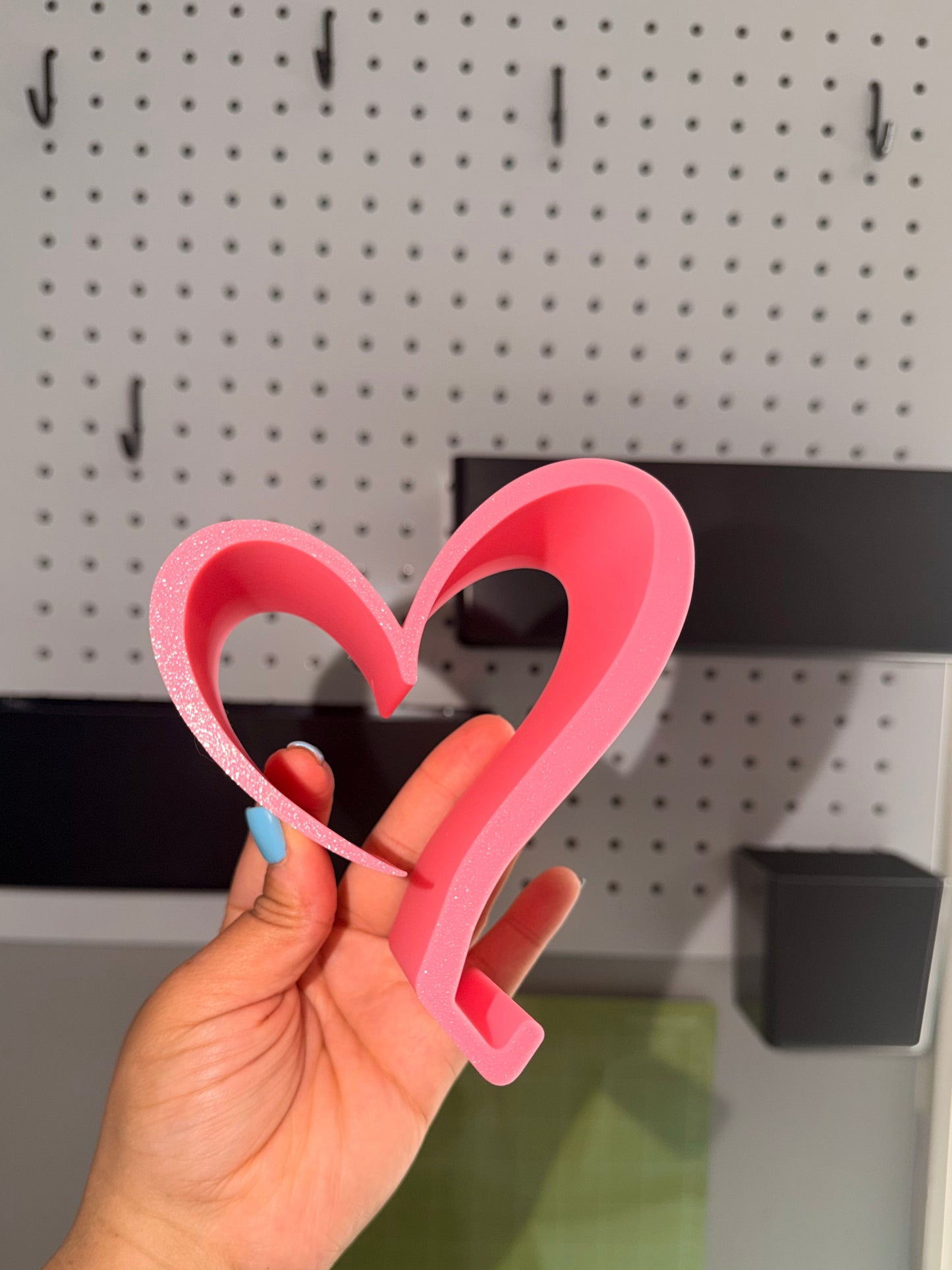 HEART PHONE & TABLET HOLDER